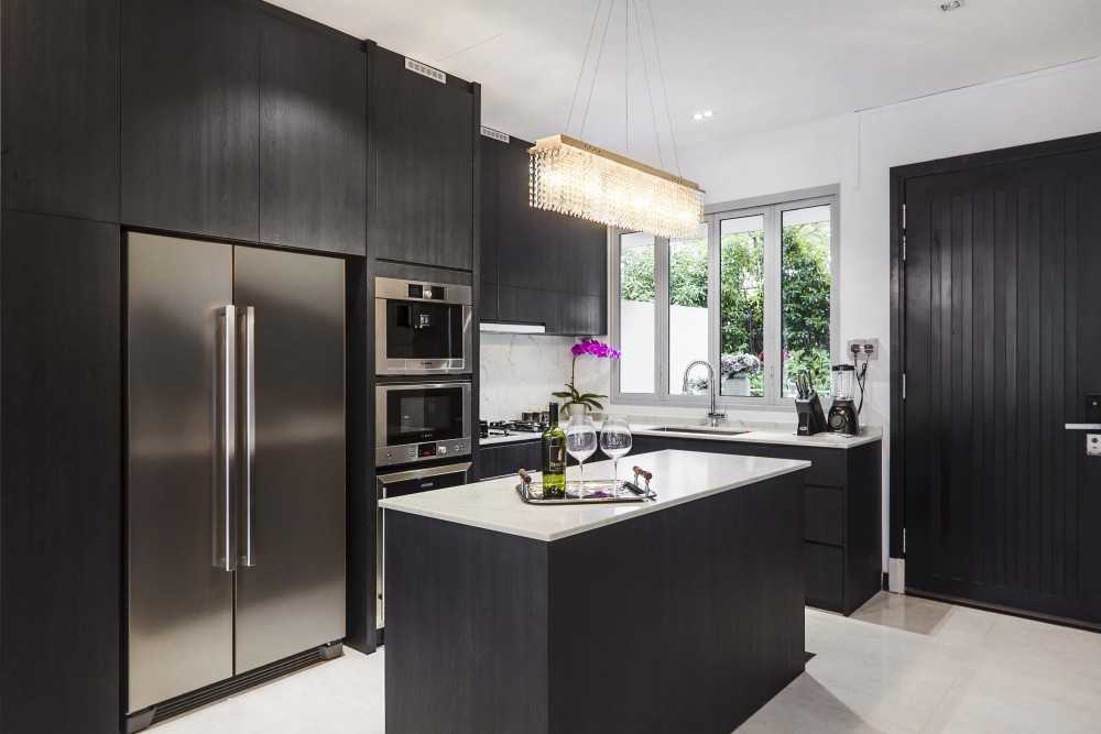 Transitional Kitchen with Kitchen Window and Kitchen Island