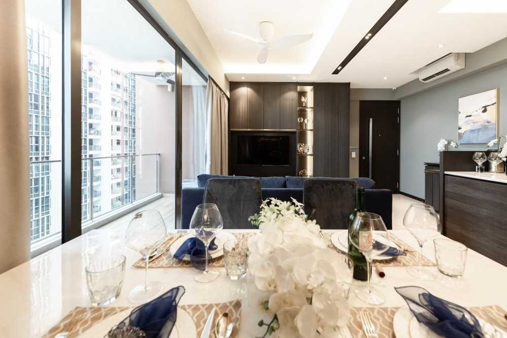 Contemporary Dining Room with Cove Lighting and Dining Table
