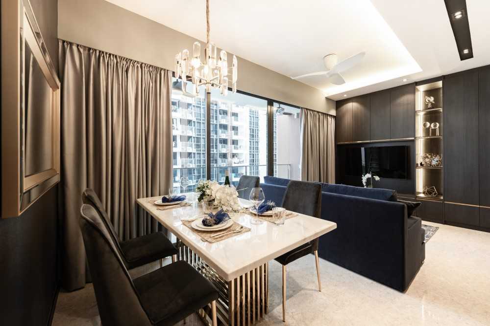 Contemporary Dining Room with Dining Table and Dining Chairs