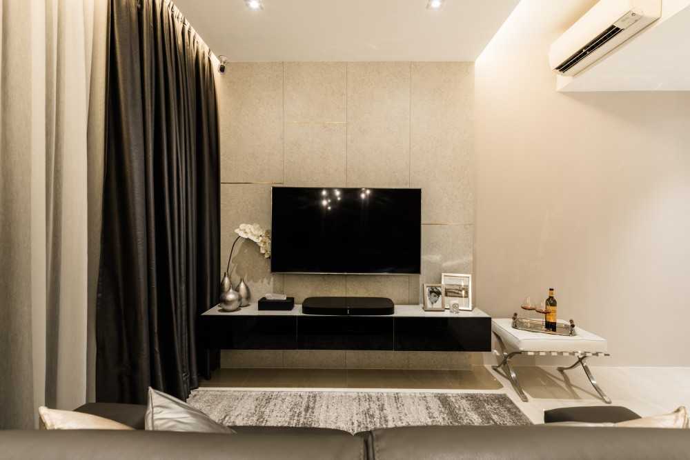 Modern Living Room with Feature Wall and Mirror