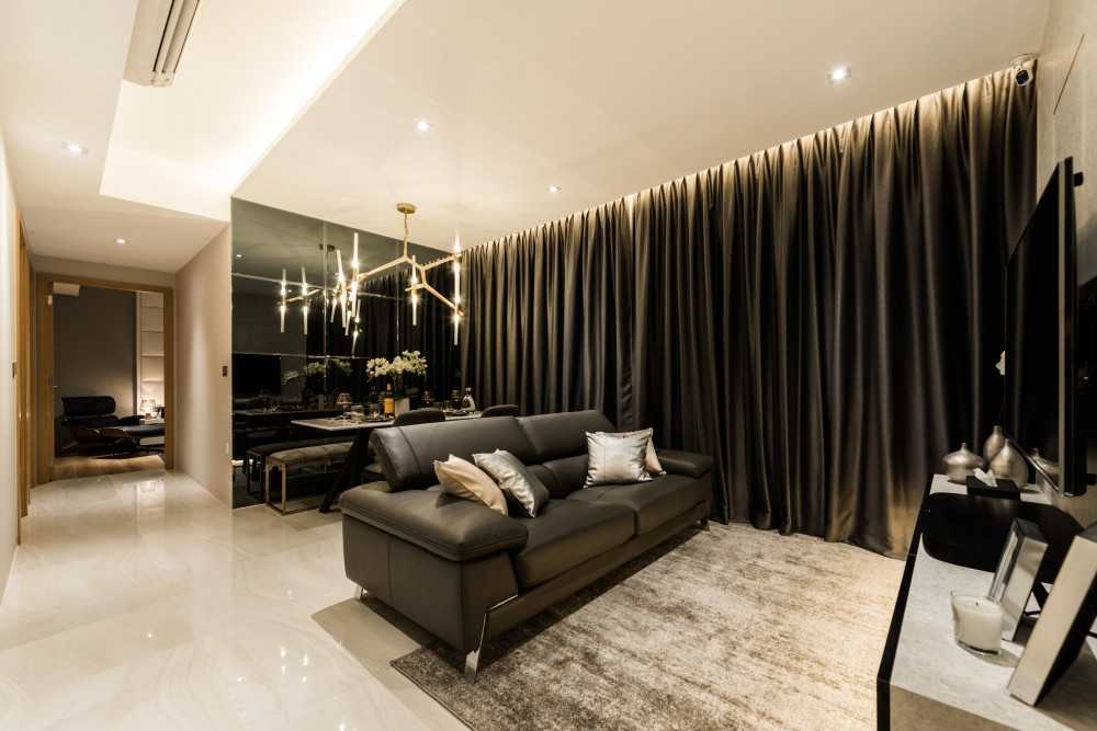 Modern Living Room with Mirror and Cove Lighting