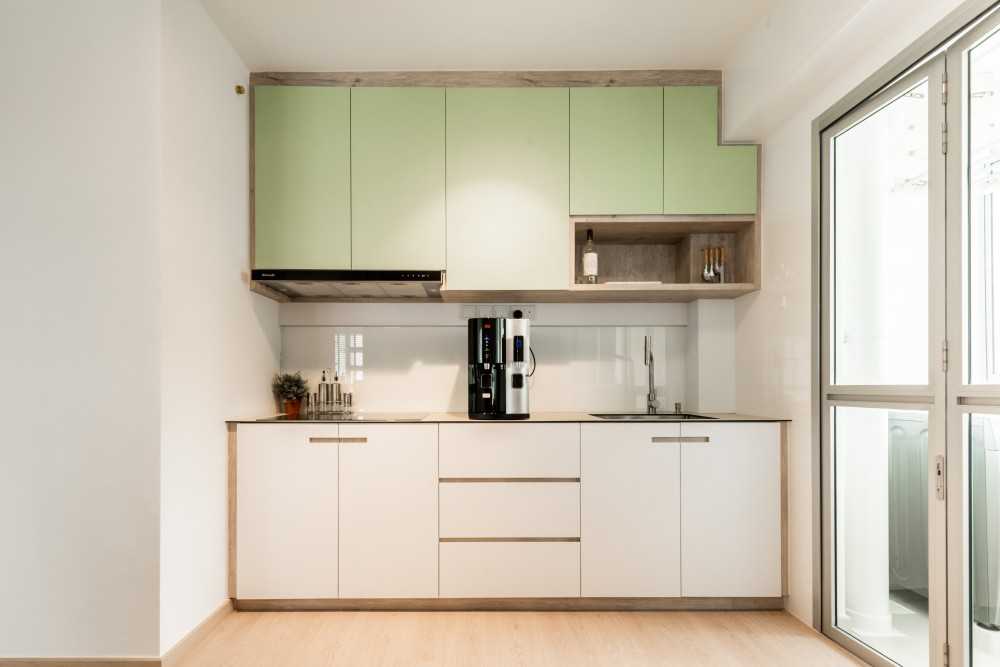 Scandinavian Kitchen with Vinyl Flooring and Open Kitchen