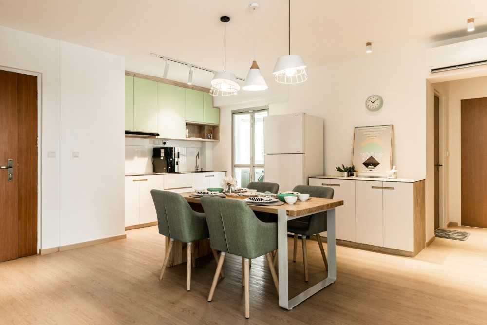 Scandinavian Dining Room with Dining Table and Dining Chairs