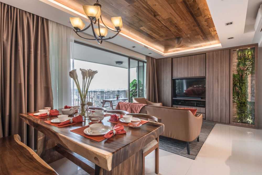 Modern Dining Room with Dining Table and Dining Chairs
