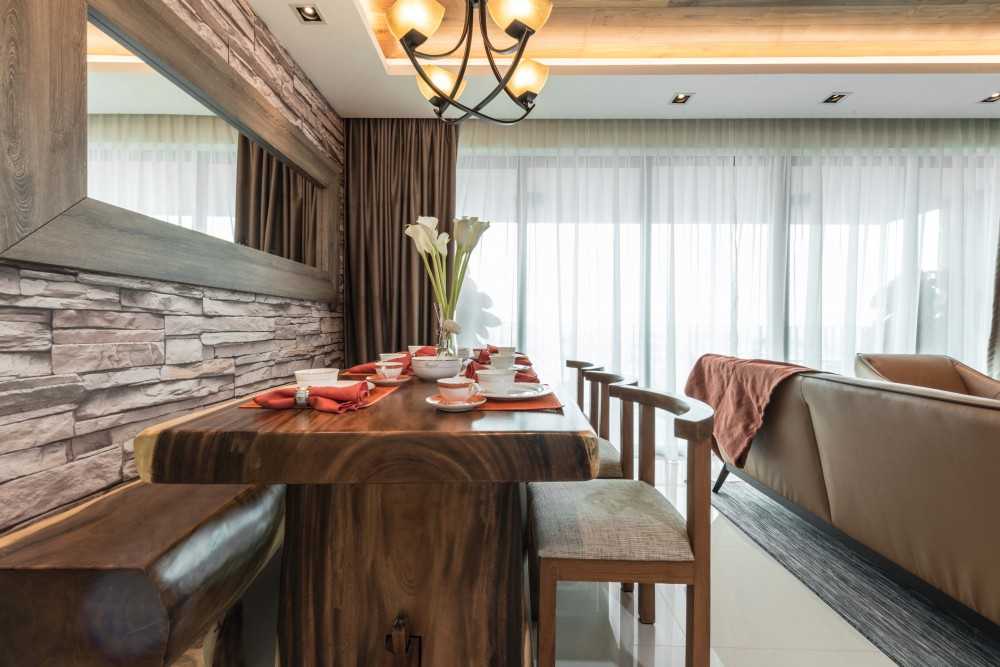 Modern Dining Room with Dining Table and Dining Chairs