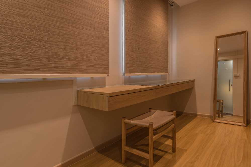 Asian Bedroom with Vinyl Flooring and Cove Lighting