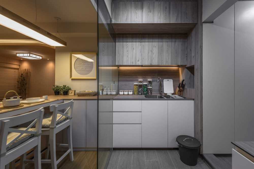 Asian Kitchen with Vinyl Flooring and Kitchen Backsplash