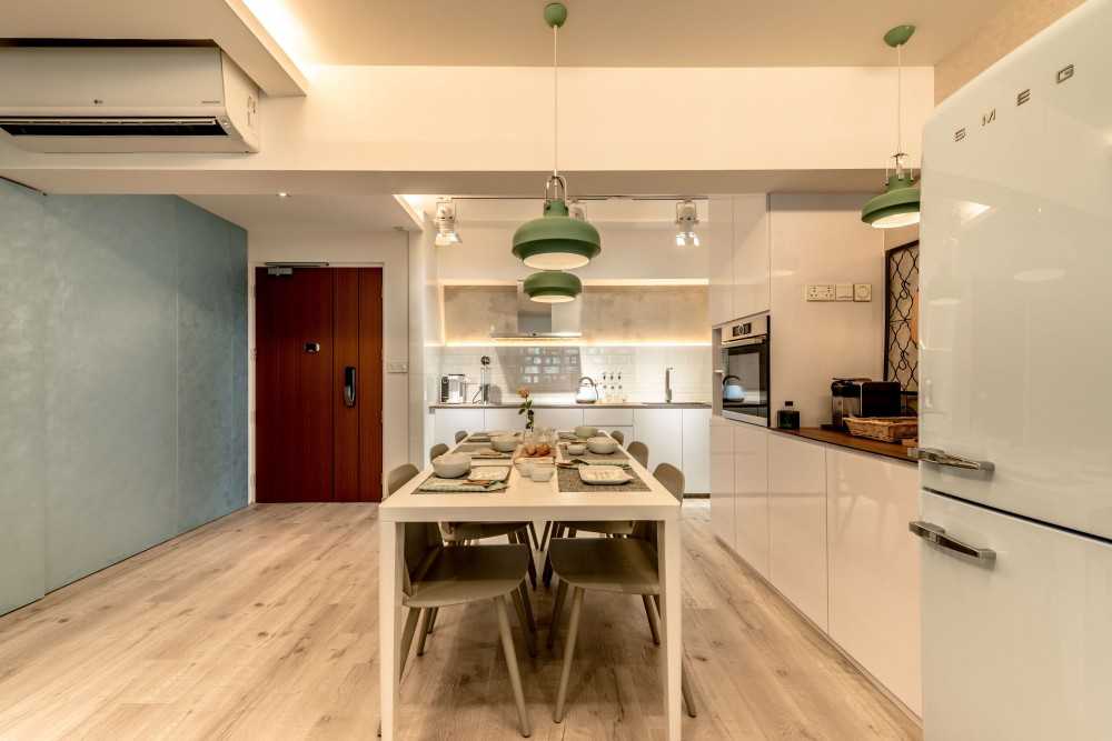 Scandinavian Kitchen with Open Kitchen and Kitchen Backsplash