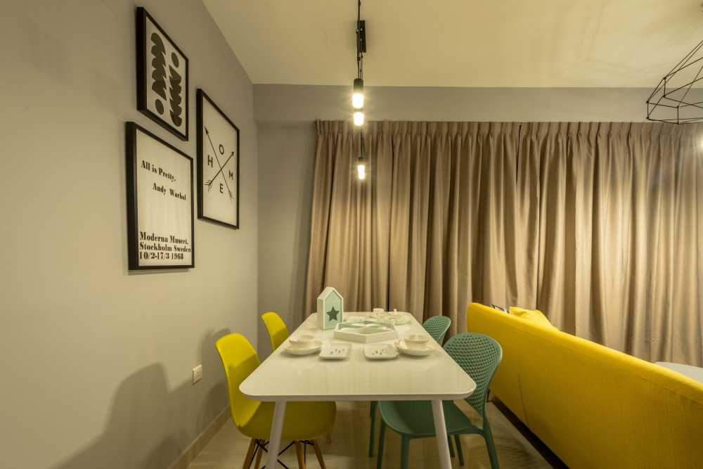 Modern Dining Room with Dining Table and Dining Chairs