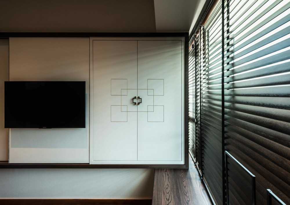 Asian Bedroom with Bay Window and Cove Lighting