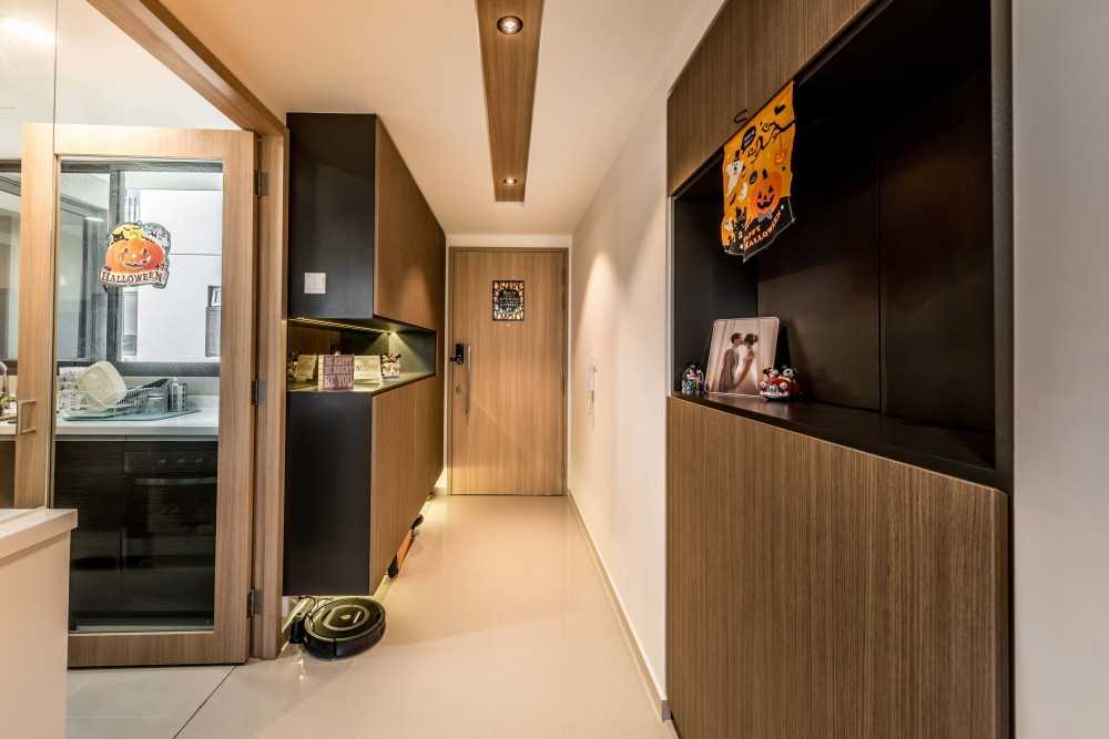 Modern Entryway with Mirror and Shoe Rack