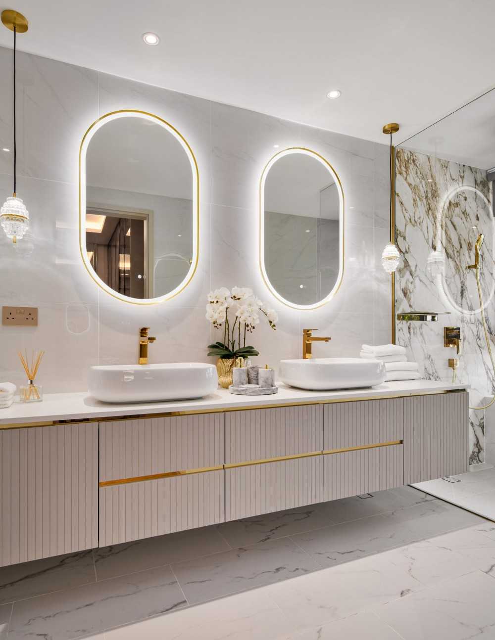 Modern Bathroom with Countertop and Marble Floor