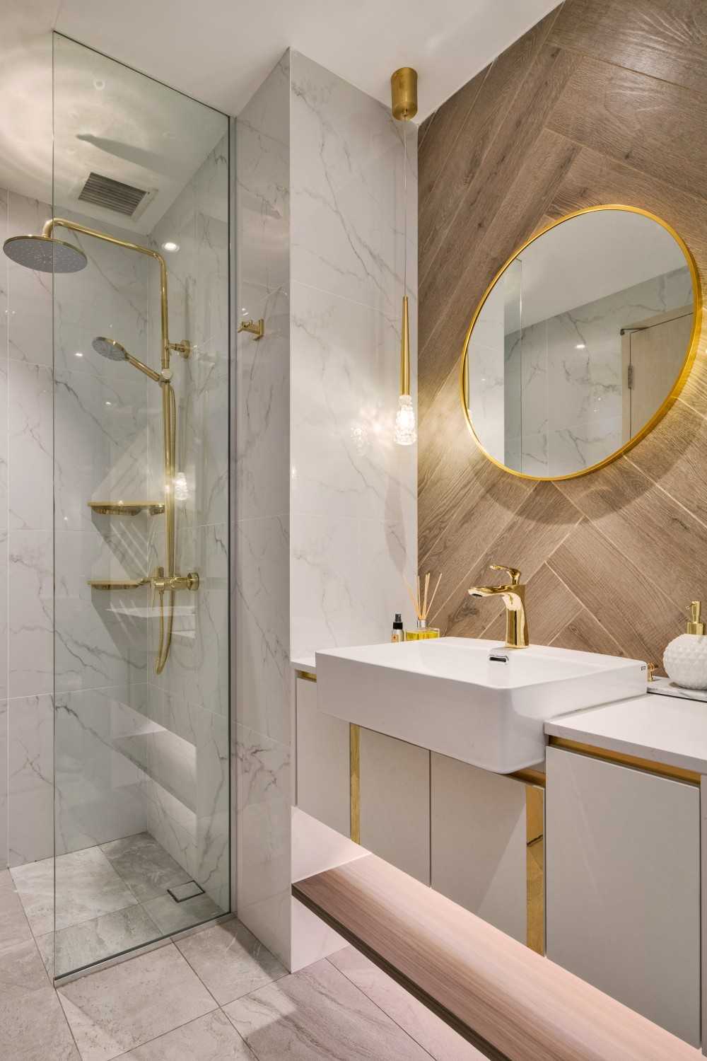 Modern Bathroom with Homogeneous Tiles and Rainshower