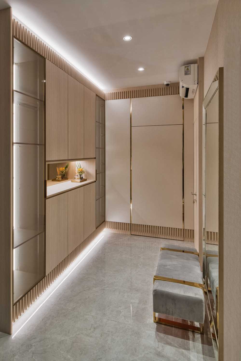 Modern Foyer with Feature Wall and Cove Lighting