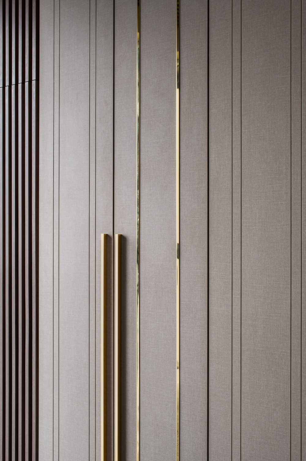 Contemporary Walk-in Wardrobe with Mirror and Wardrobe