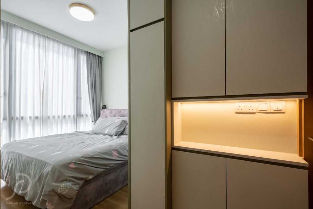 Contemporary Bedroom with Vinyl Flooring and Homogeneous Tiles