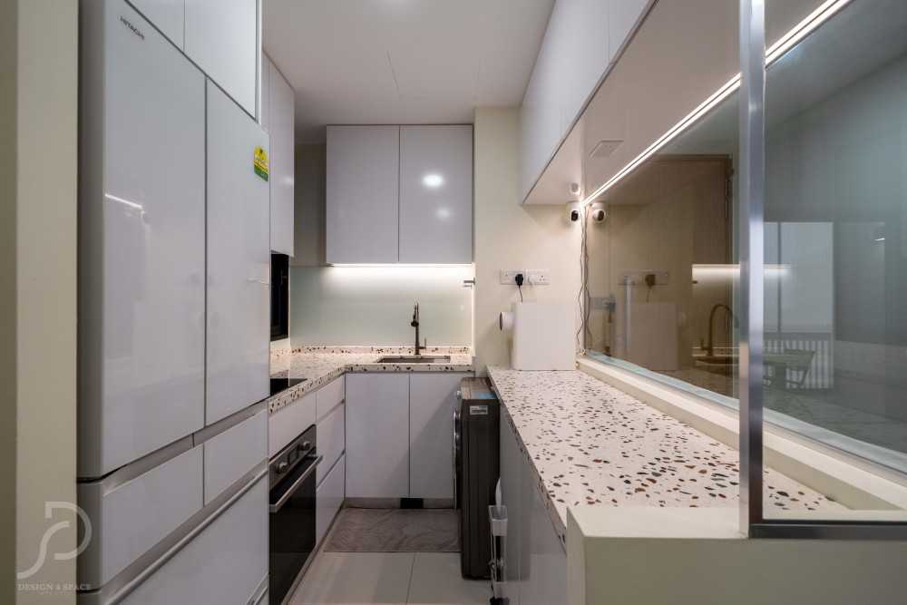Contemporary Kitchen with Homogeneous Tiles and Wood Flooring