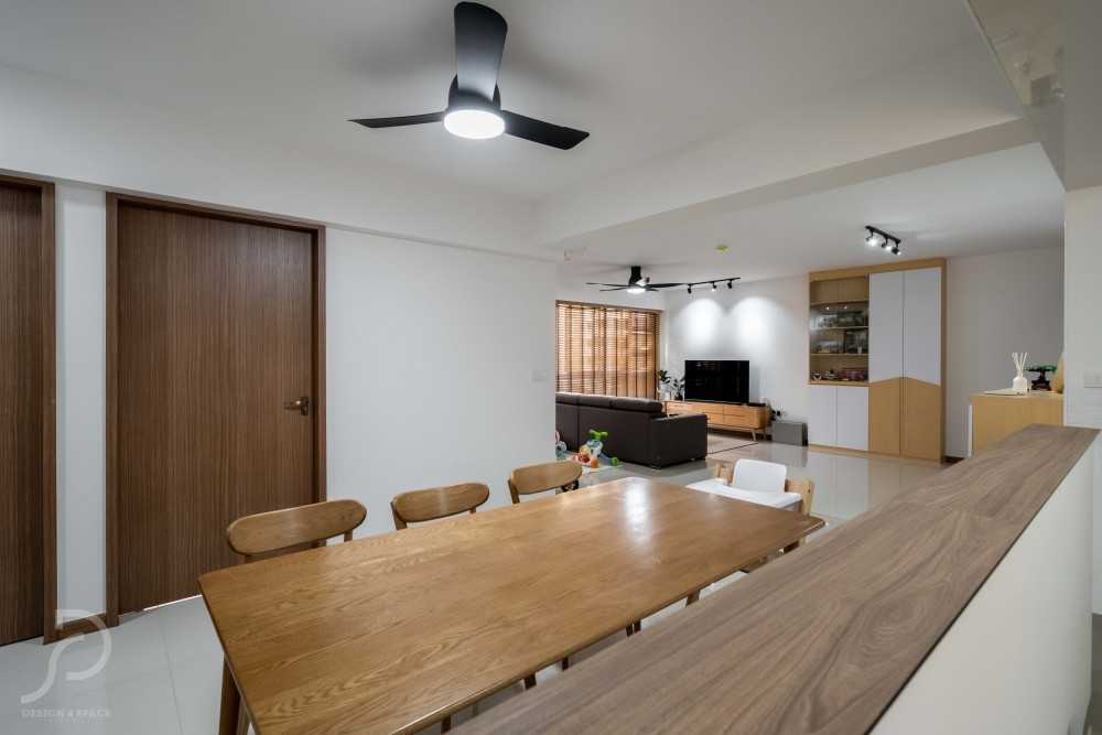 Scandinavian Dining Room with Dining Table and Dining Chairs