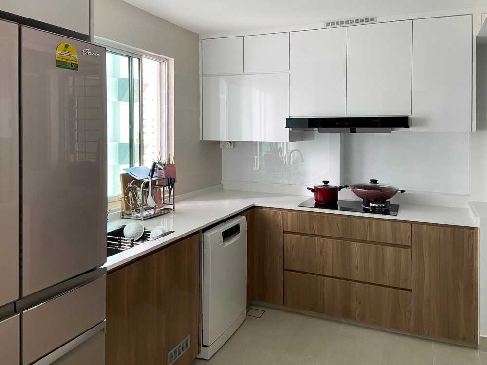 Modern Kitchen with Kitchen Window and Kitchen Accessories