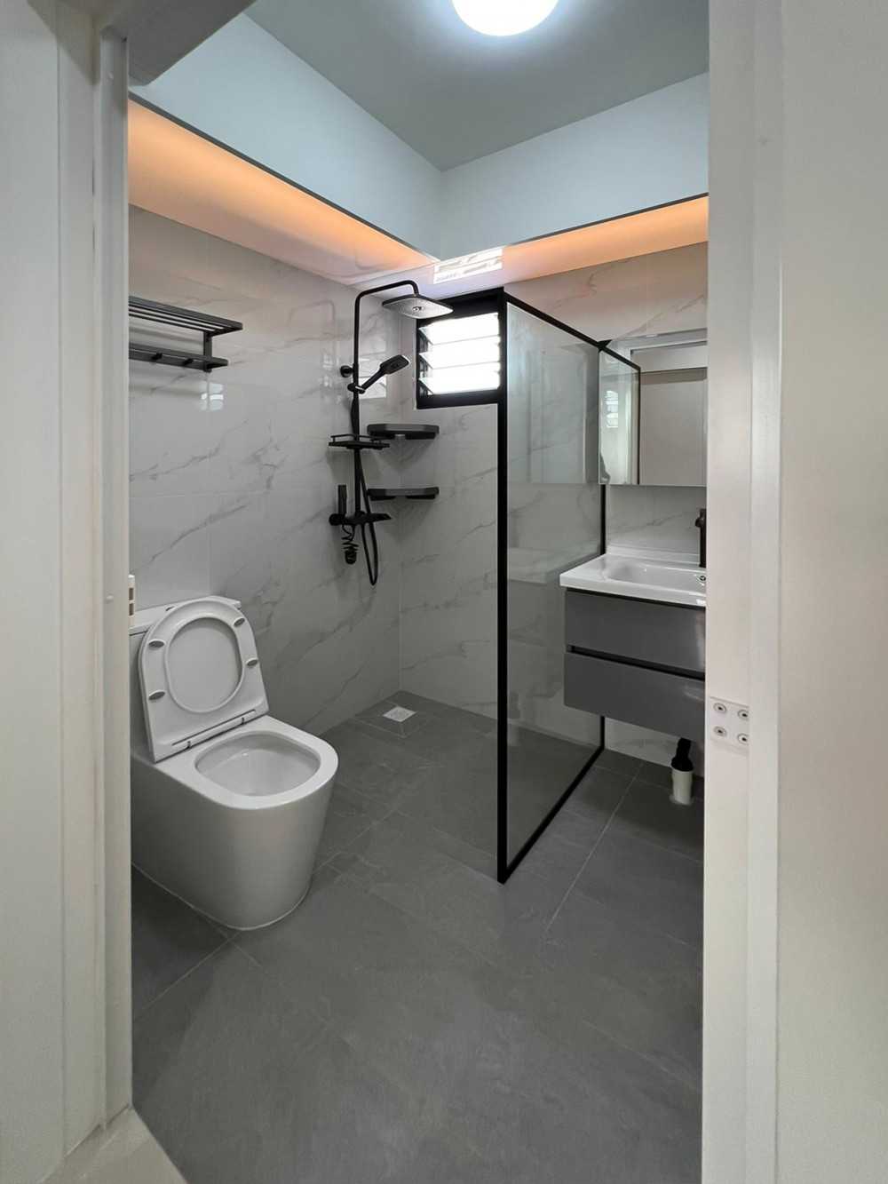 Scandinavian Bathroom with Mirror and Bathroom Storage
