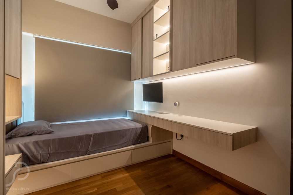 Modern Bedroom with Vinyl Flooring and Homogeneous Tiles