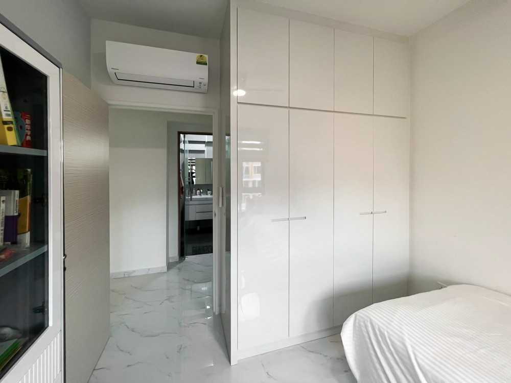 Modern Bedroom with Wardrobe and Storage Cabinets