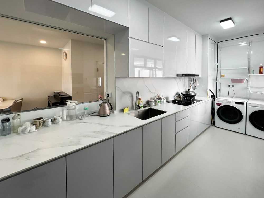 Modern Kitchen with Kitchen Window and Kitchen Accessories