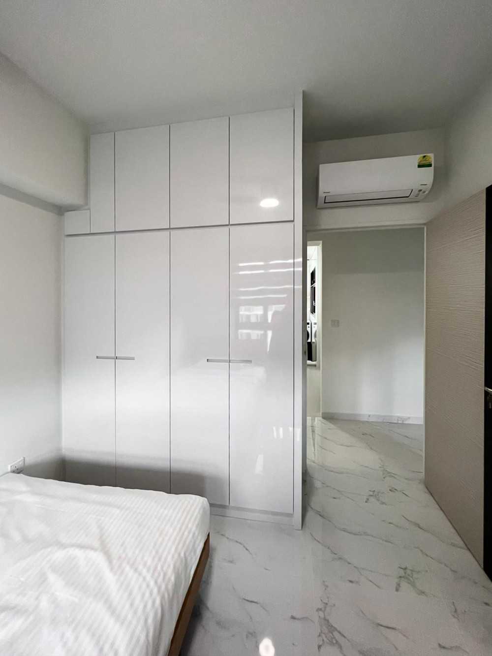 Modern Bedroom with Wardrobe and Storage Cabinets