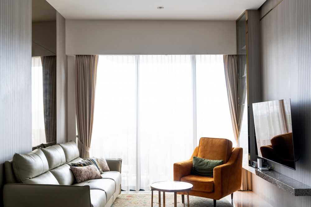 Modern Living Room with Bookshelf and Sofa