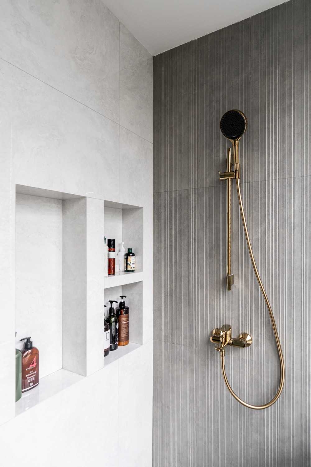 Modern Bathroom with Bathroom Storage and Bathroom Accessories