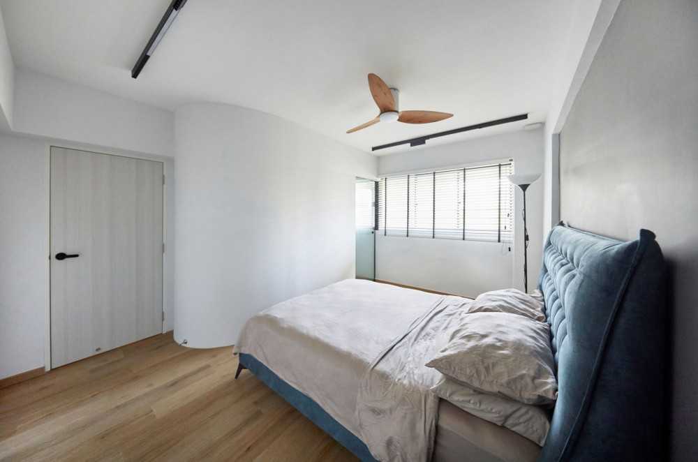 Modern Bedroom with Vinyl Flooring and Flooring