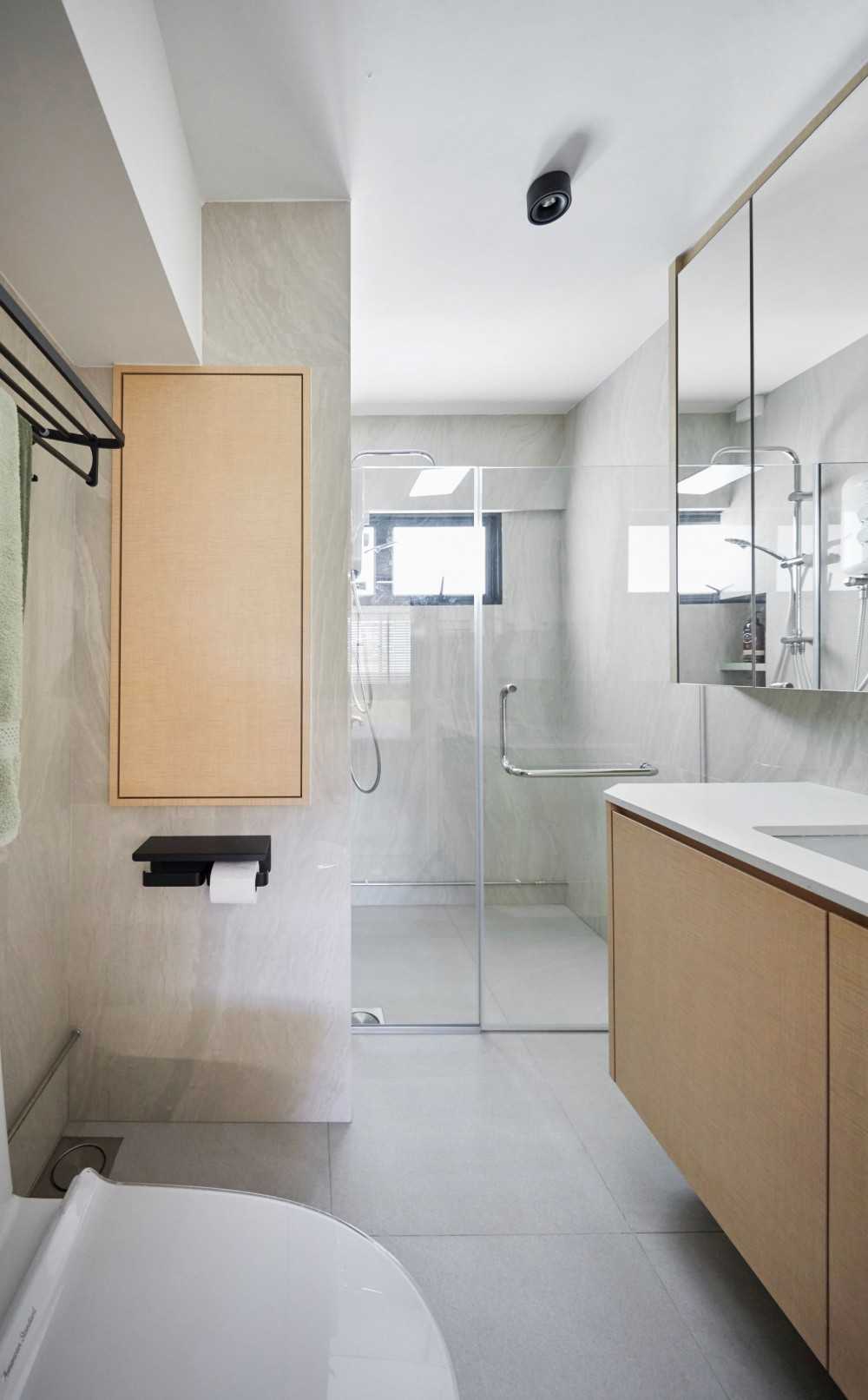 Modern Bathroom with Countertop and Cement Floor