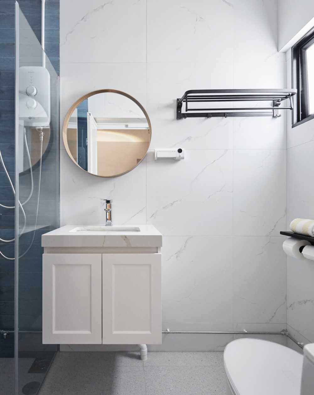 Modern Bathroom with Cement Floor and Mirror