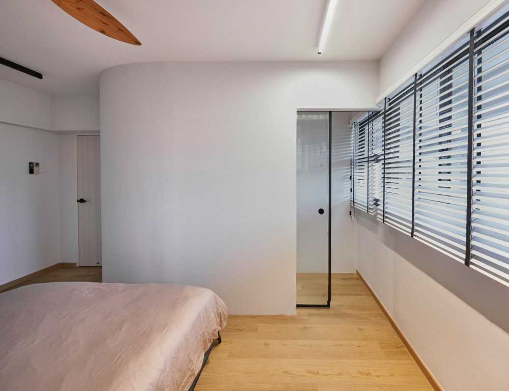 Modern Bedroom with Vinyl Flooring and Wardrobe
