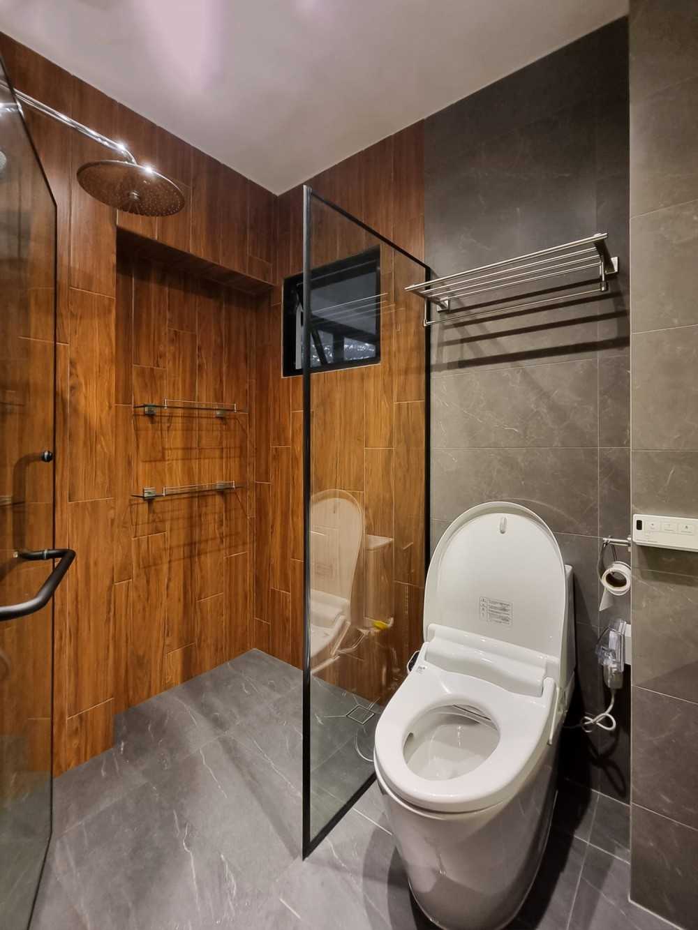 Modern Bathroom with Mirror and Shower Screen