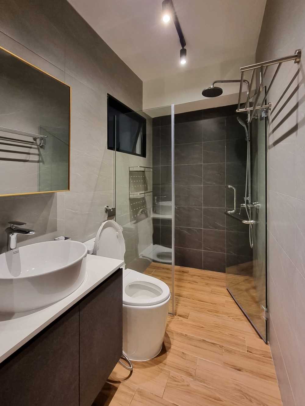 Modern Bathroom with Mirror and Shower Screen