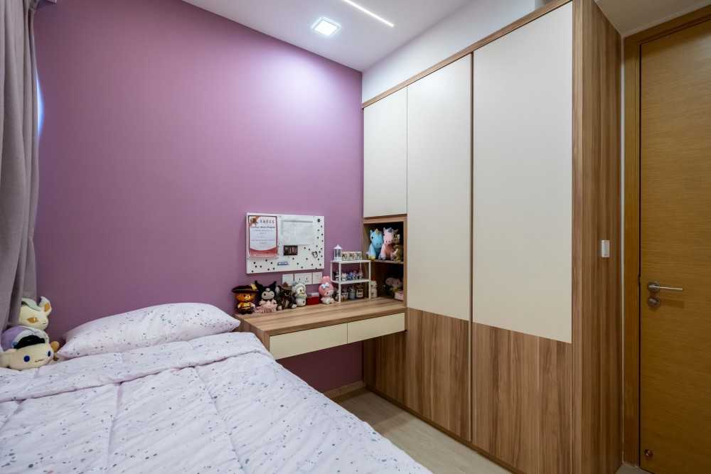 Scandinavian Bedroom with Vinyl Flooring and Drop Ceiling