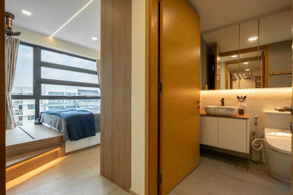 Scandinavian Bathroom with Vinyl Flooring and Homogeneous Tiles