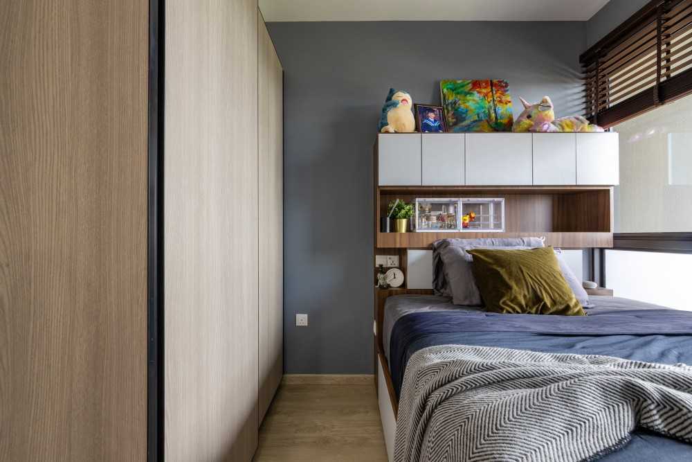 Modern Bedroom with Platform Bed and Wardrobe