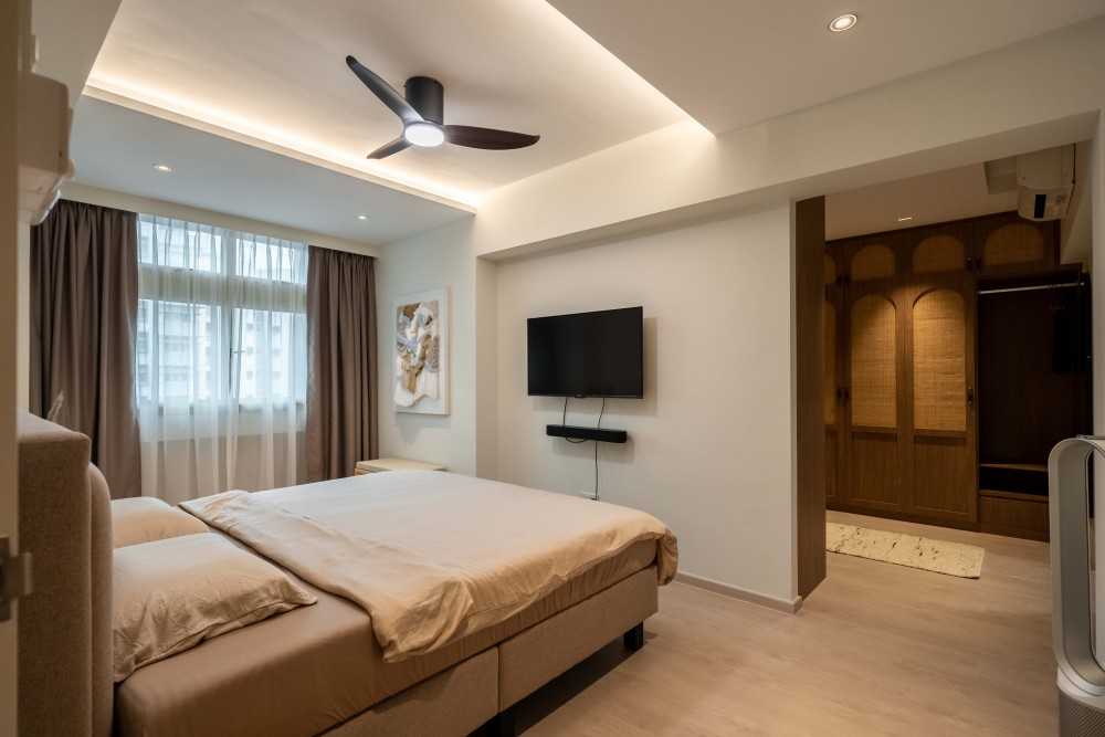 Scandinavian Bedroom with Vinyl Flooring and Bedroom Dresser