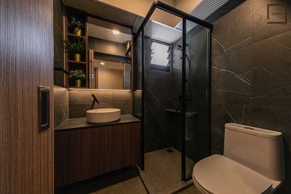 Contemporary Bathroom with Mirror and Showers