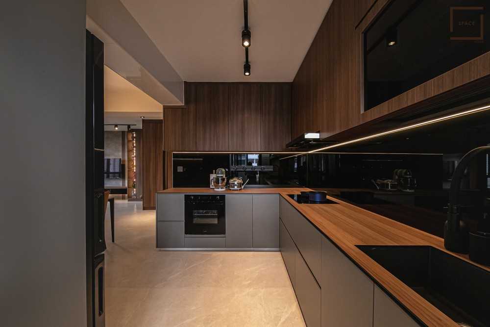 Contemporary Kitchen with Cupboard and Open Kitchen