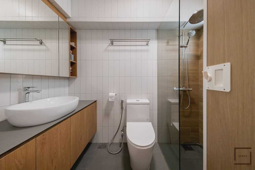 Modern Bathroom with Mirror and Shower Screen
