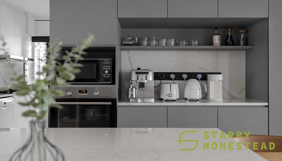 Modern Kitchen with Breakfast Counter and Kitchen Cabinets