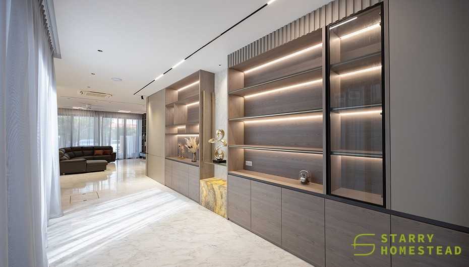 Modern Entryway with Small Storage and Open Storage