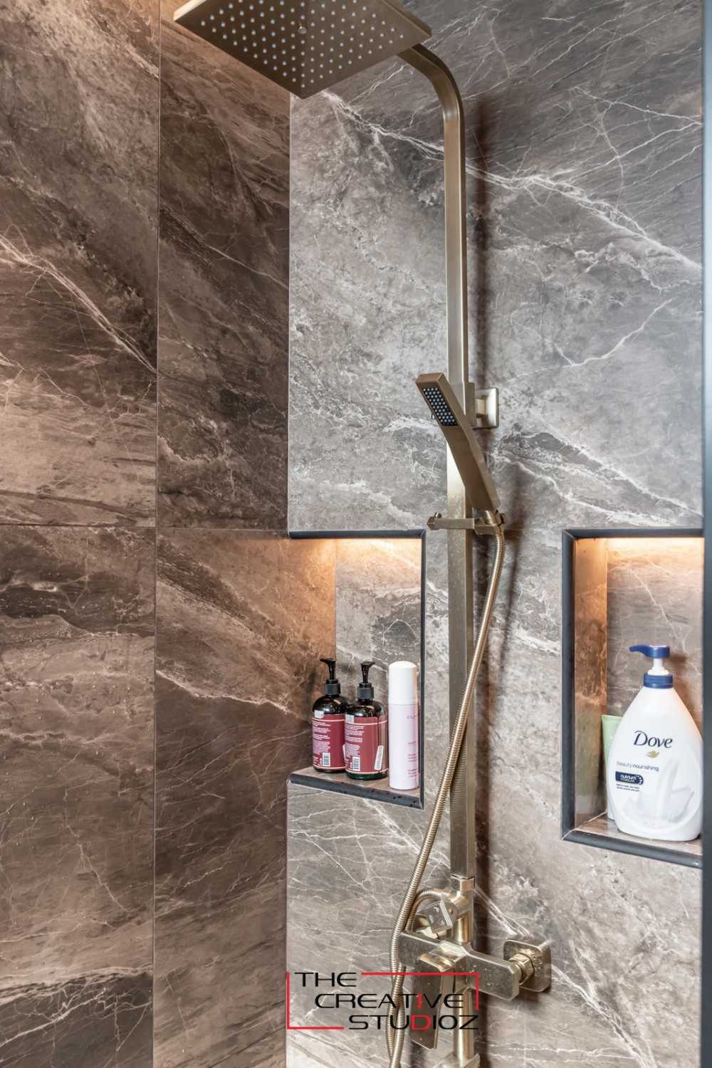 Contemporary Bathroom with Homogeneous Tiles and Rainshower