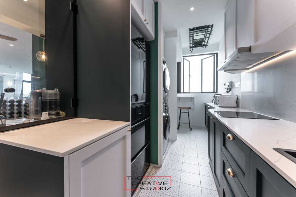 Contemporary Kitchen with Countertop and Homogeneous Tiles