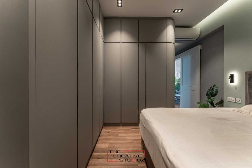 Contemporary Bedroom with Vinyl Flooring and Drop Ceiling