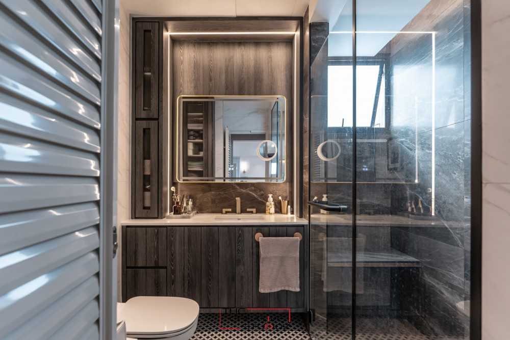 Contemporary Bathroom with Homogeneous Tiles and Mirror