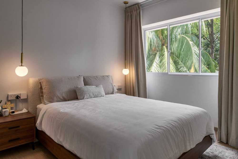 Country Bedroom with Platform Bed and Vinyl Flooring